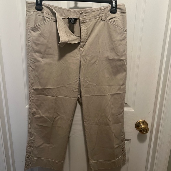 Women’s Khaki Capri Pants - Picture 1 of 2